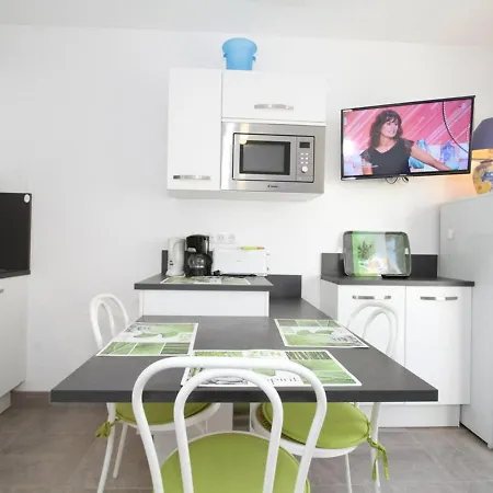 T1 Renove Pres Des Thermes, Parking Prive, - Fr-1-553-125 شقة *